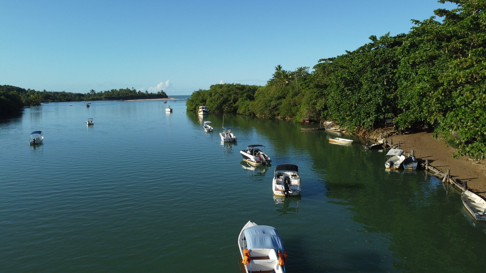 Explore caraiva com o passeio privativo de lancha